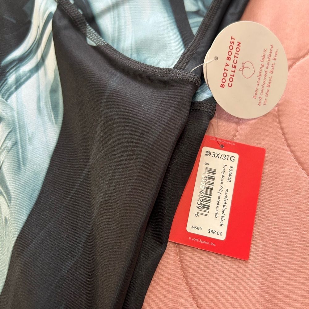 SPANX Black and White Leggings with Dynamic Pattern - Picture 3 of 8